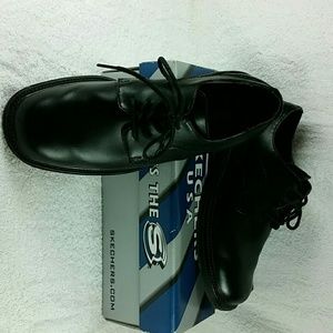 Sketchers Men's black leather shoes size 8